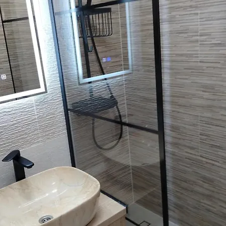 Modern Vitan-mihai Bravu Apartment *